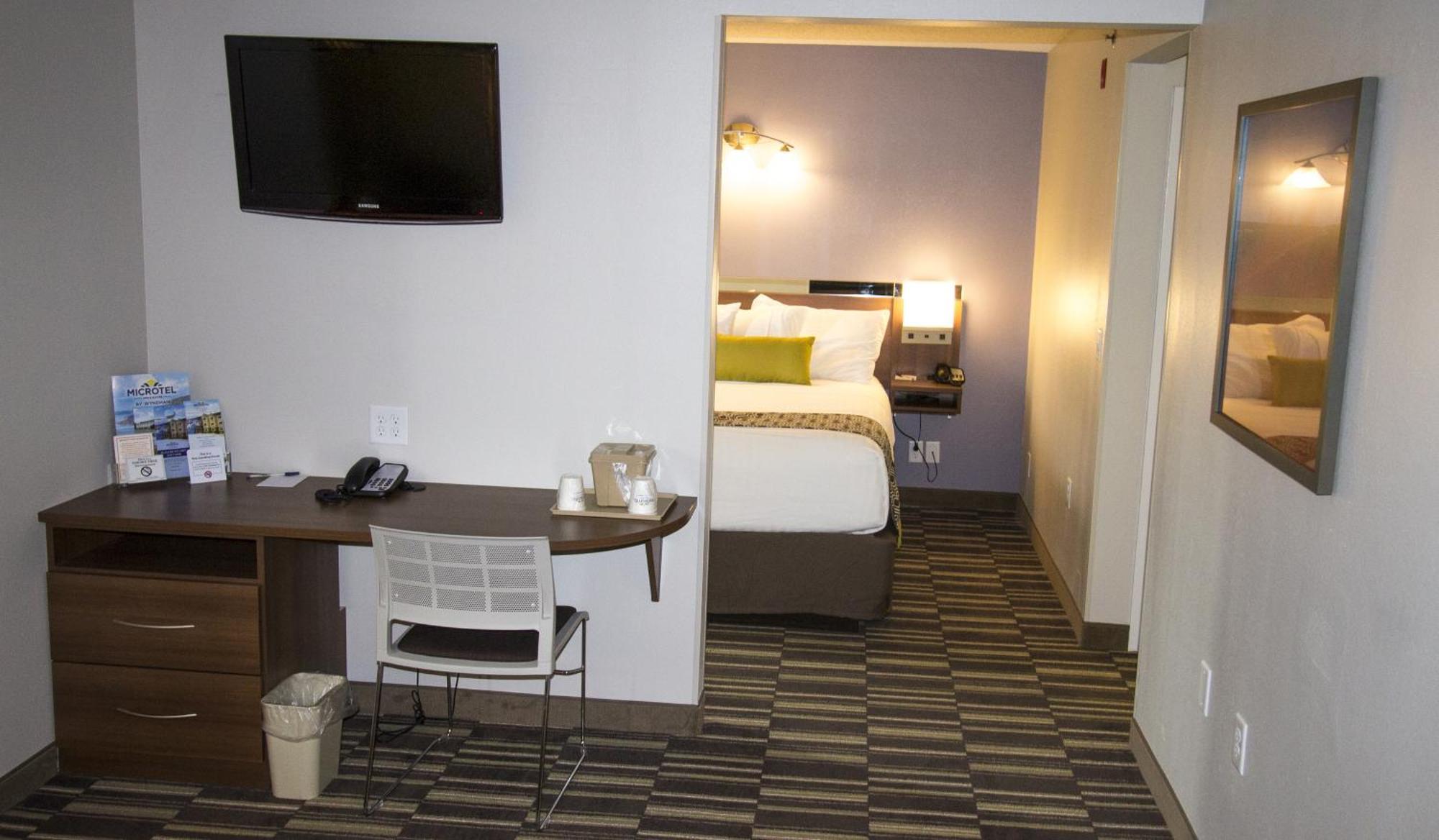 Microtel By Wyndham Victor Habitación foto